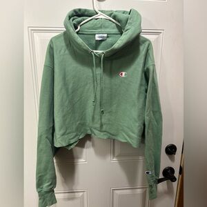 LIKE NEW CHAMPION CROPPED HOODIE